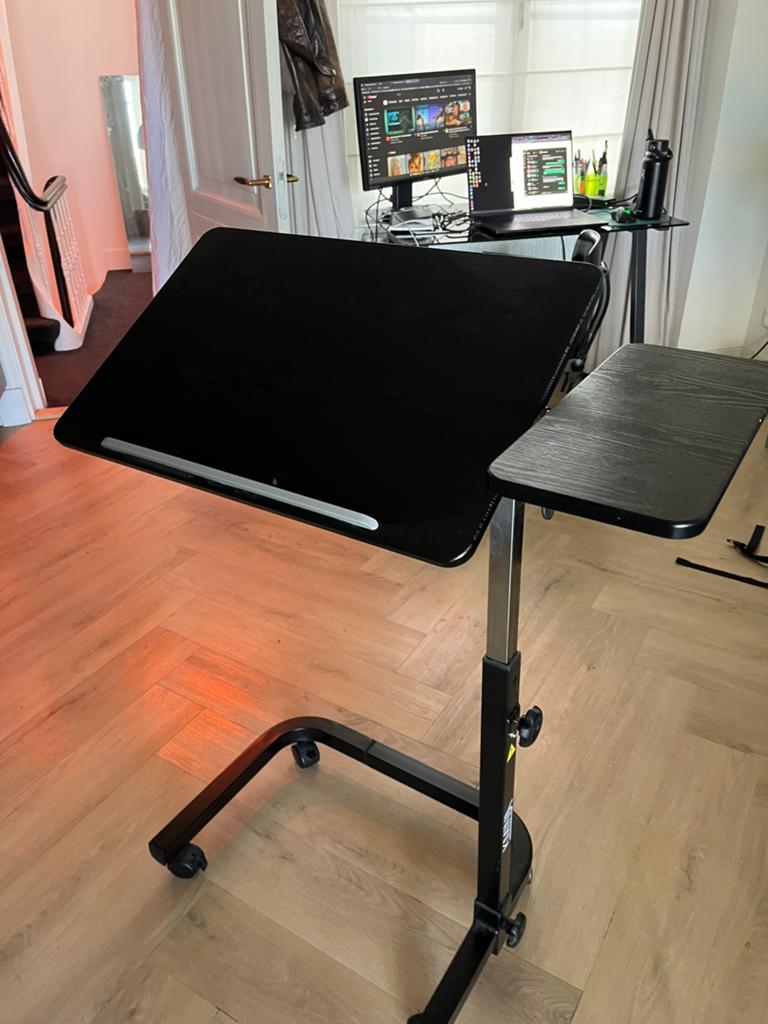 adjustable rollable underbed desk (or standing desk), Ophalen, Zo goed als nieuw