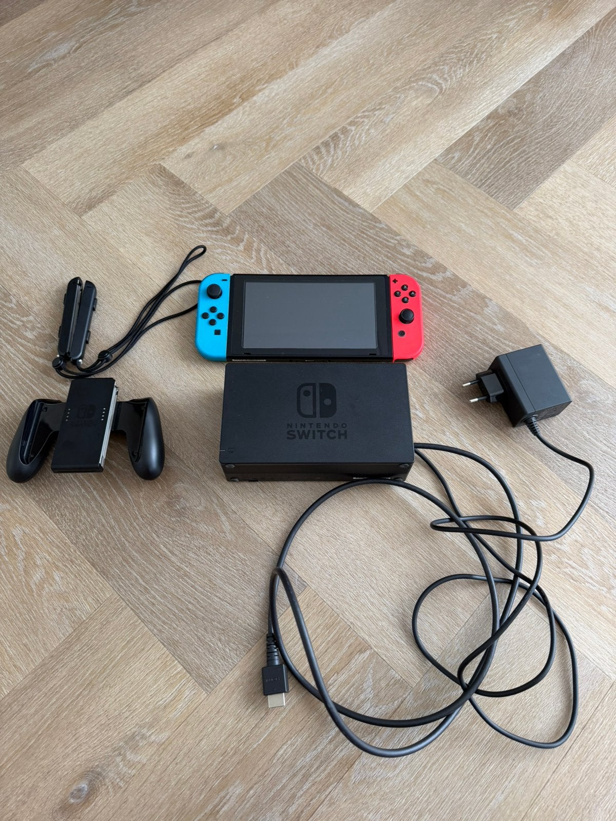 Nintendo switch v2 krasvrij, Spelcomputers en Games, Spelcomputers | Nintendo Switch, Ophalen, Zo goed als nieuw, Met 2 controllers