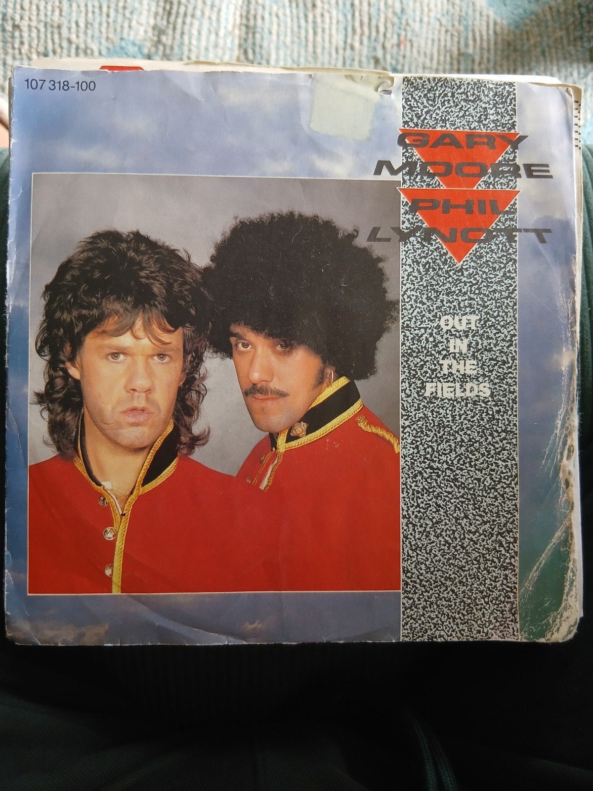 Gary Moore & Phil Lynott - Out In The Fields (Single), Gebruikt, Fotohoes, 7 inch, Ophalen of Verzenden
