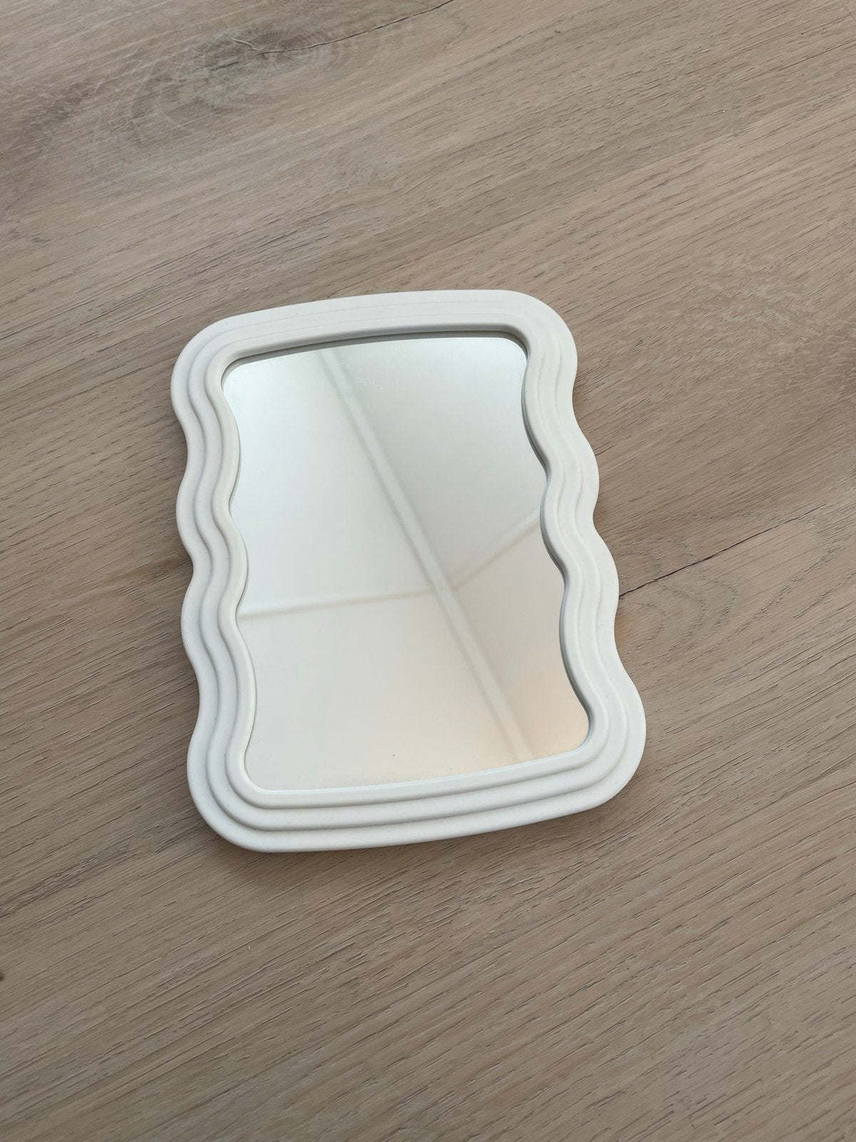 Decoratief Spiegeltje met Golvende Rand - Wit, Minder dan 50 cm, Ophalen of Verzenden, Zo goed als nieuw, Minder dan 100 cm