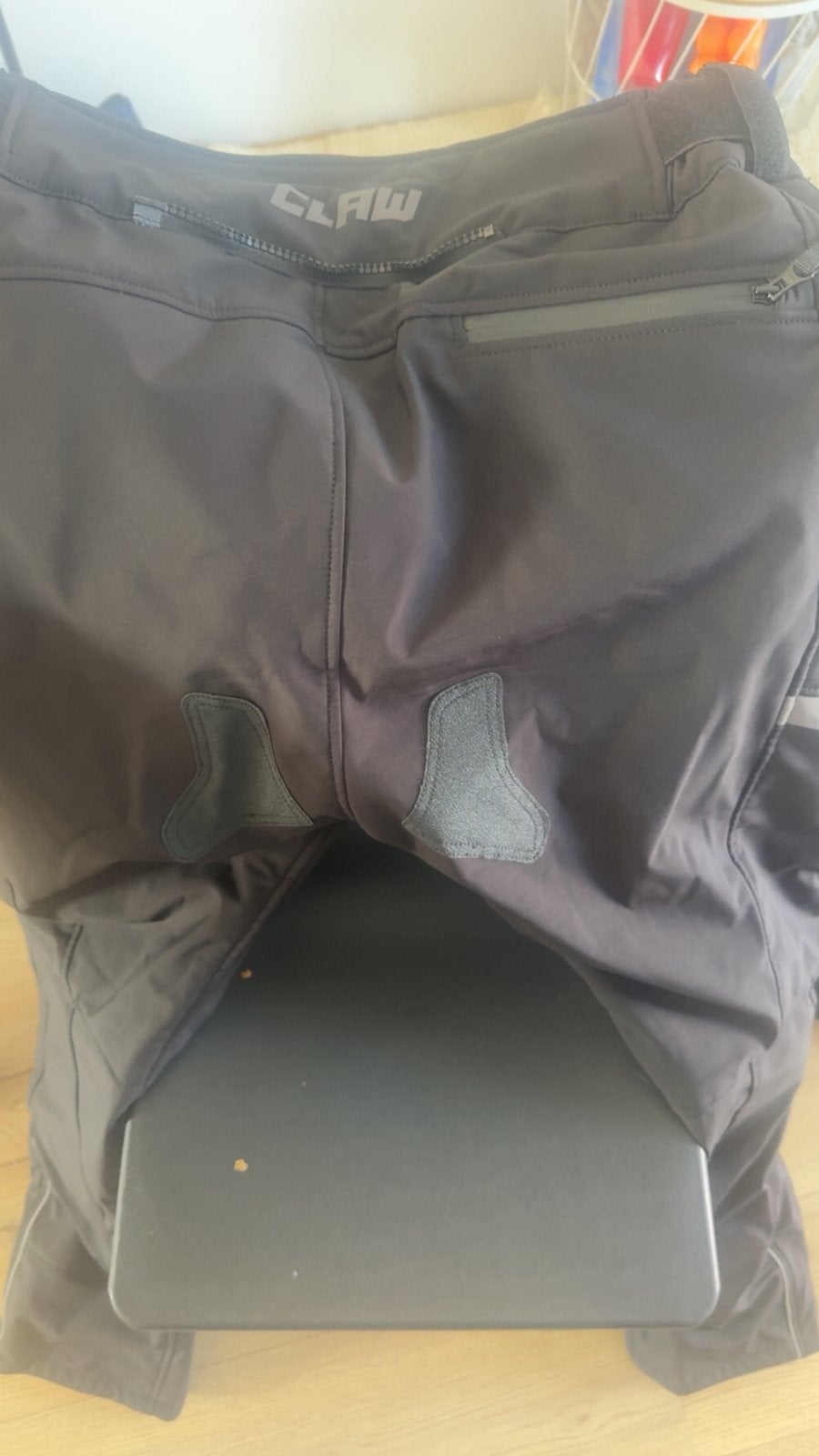 Motor broek te koop van het merk CLAW, Sieraden, Tassen en Uiterlijk, Ophalen of Verzenden, Zo goed als nieuw, Zwart, 30 cm of meer