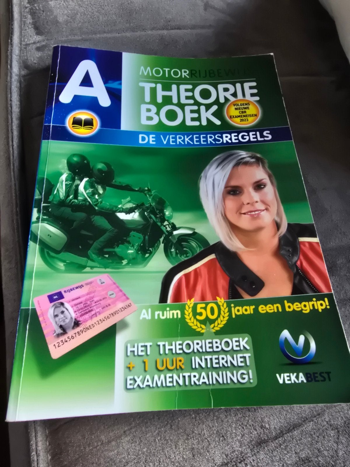 Motor Theorieboek - VekaBest - CBR Examenrichtlijn 2023, Ophalen, Zo goed als nieuw, Algemeen
