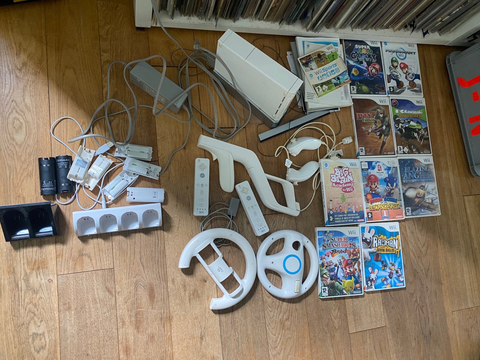 Nintendo wii met spellen, Ophalen of Verzenden, Zo goed als nieuw, Met 2 controllers