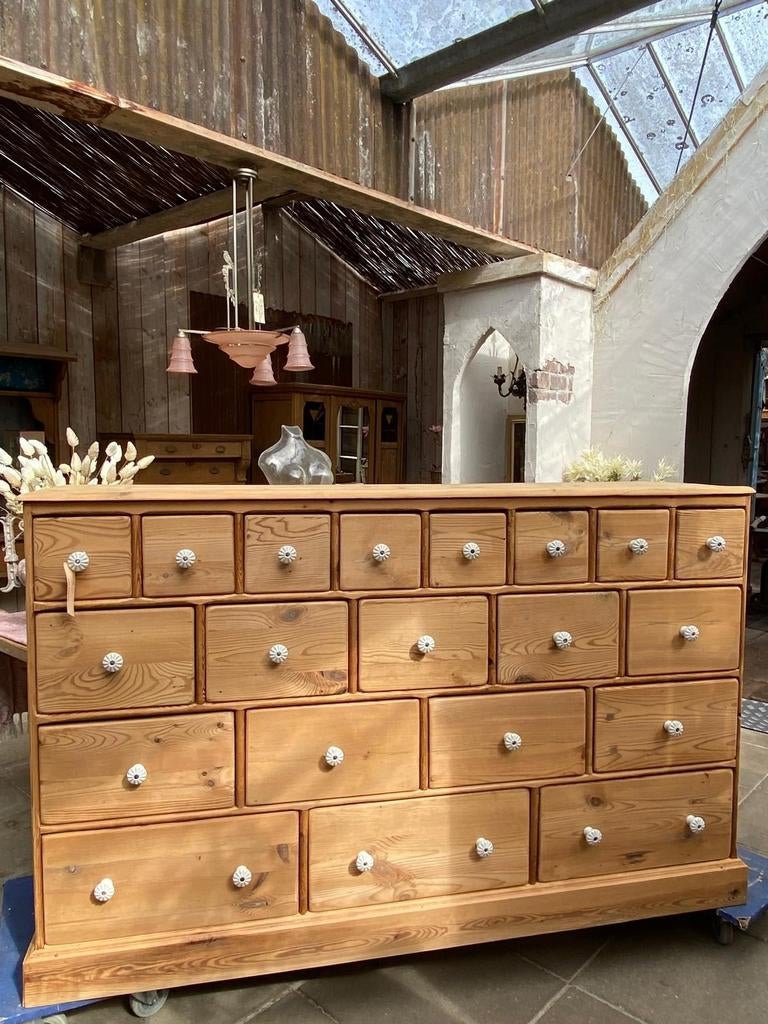 Landelijke oud grenen kast ladekast dressoir