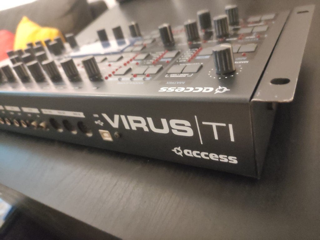 Acces Virus TI Desktop, Muziek en Instrumenten, Synthesizers, Overige merken, Zo goed als nieuw, Met midi-aansluiting, Overige aantallen