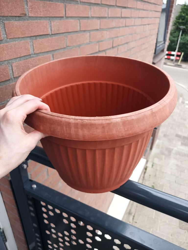 GEZOCHT!! Grote pot - potten, Tuin en Terras, Bloempotten, Kunststof, Gebruikt, Rond, Minder dan 40 cm
