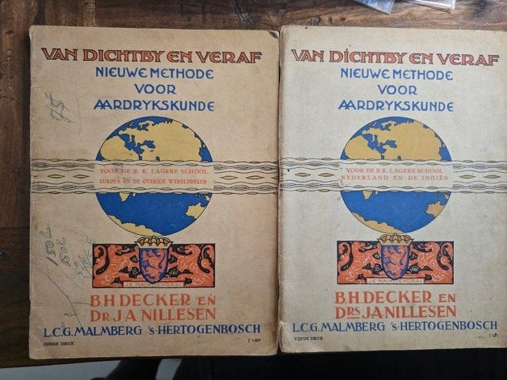 2 Oude Aardrijkskunde Schoolboeken Lagere School 1938, Gelezen, Ophalen of Verzenden, Aardrijkskunde, B.H. Decker en Dr. J.A. Nillesen