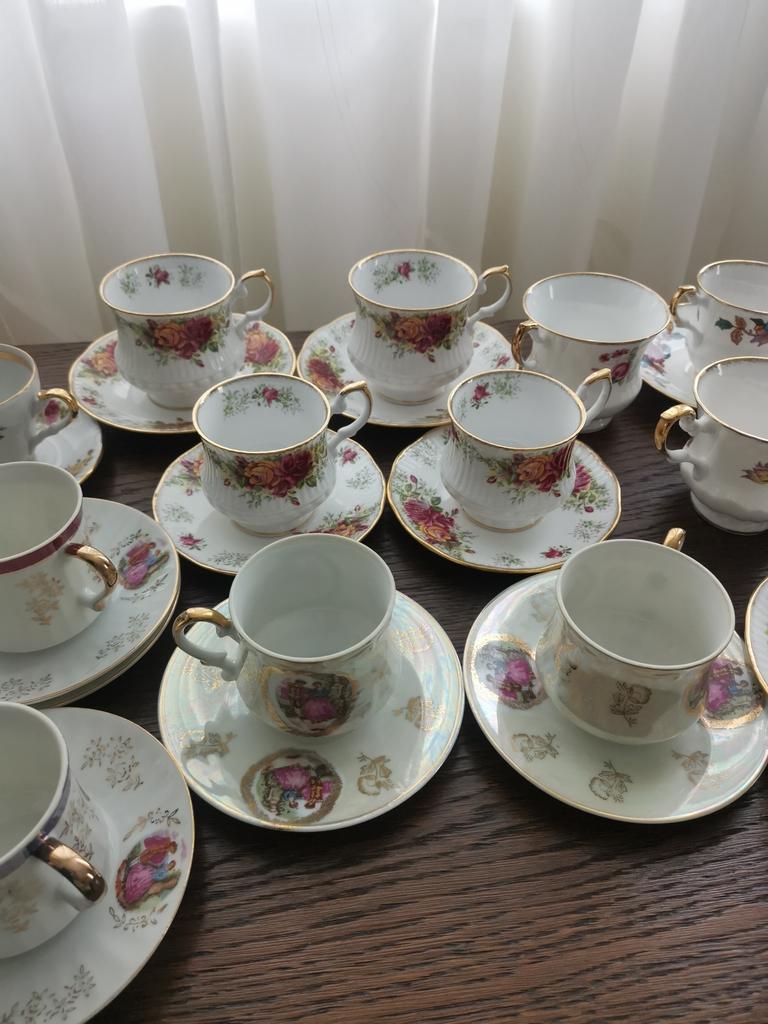 Grote partij vintage porseleinen kopjes en schotels 50 stuk, Antiek en Kunst, Ophalen