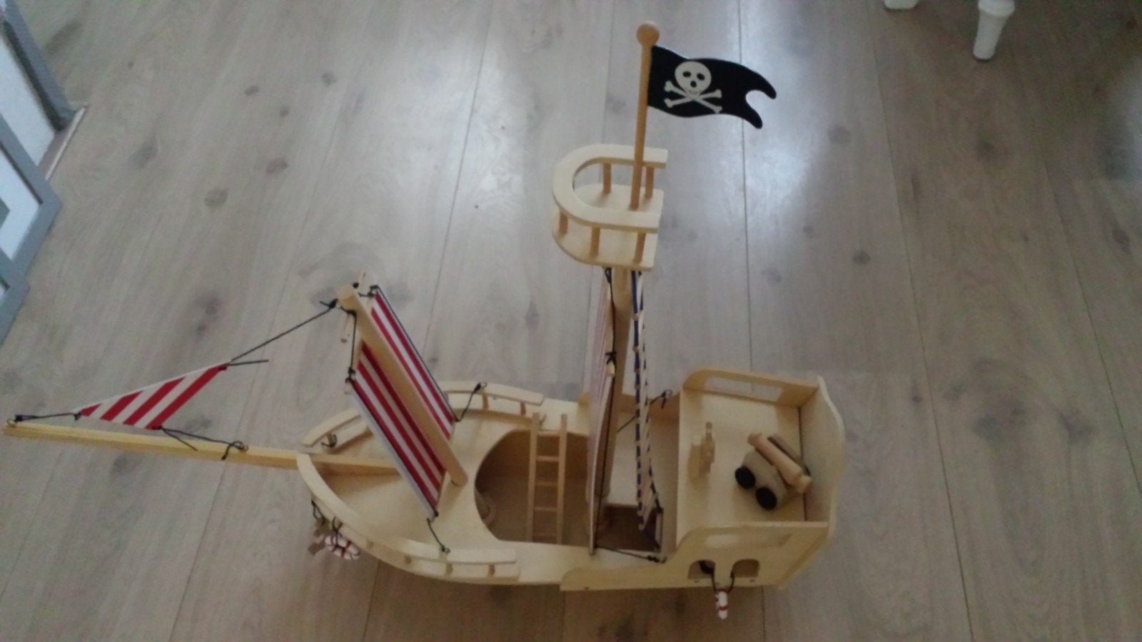 Houten piratenschip., Ophalen, Zo goed als nieuw