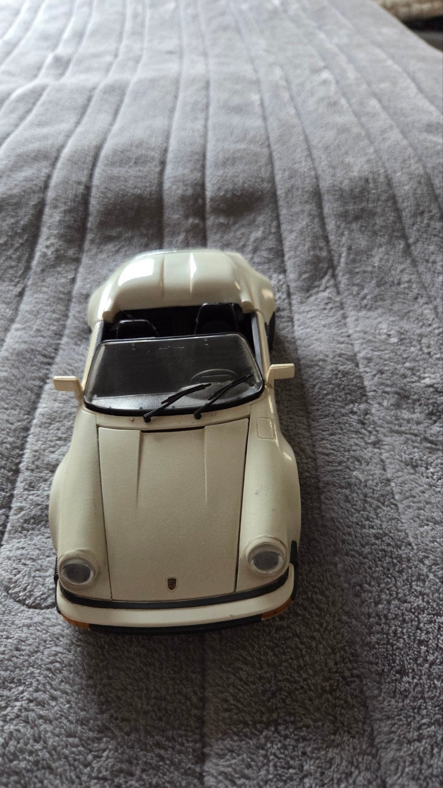 Maisto Porsche 911 Carrera Cabriolet Schaalmodel, Ophalen of Verzenden, Maisto