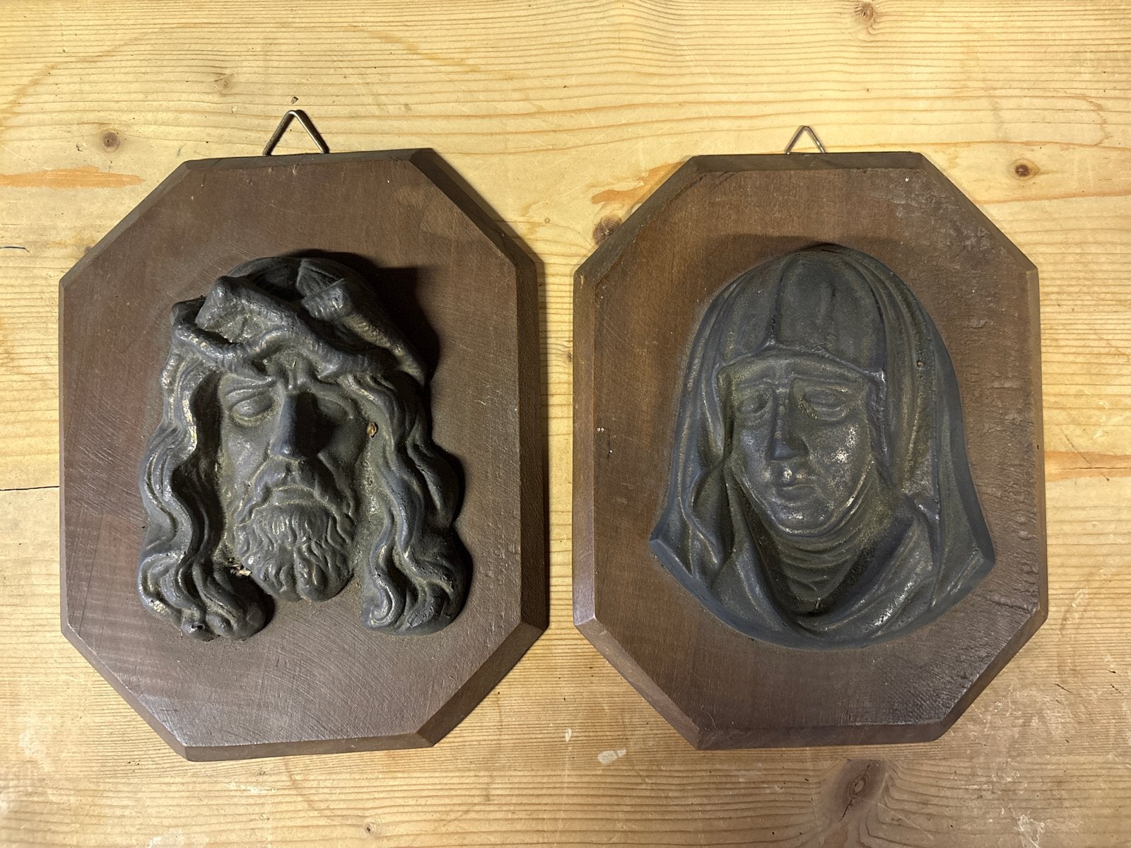 Antieke religieuze wanddecoratie: Jezus en Maria, Antiek en Kunst, Antiek | Religie, Ophalen of Verzenden
