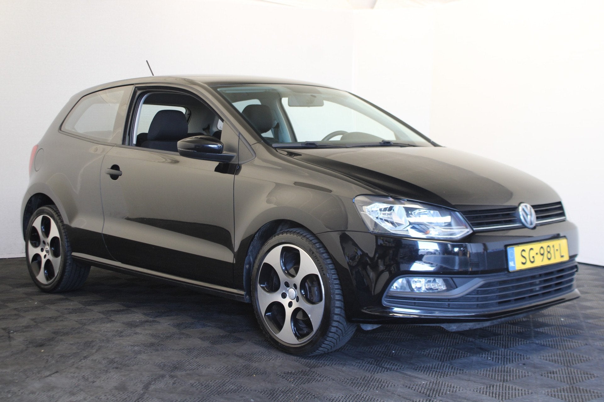Volkswagen Polo 1.4 TDI BlueMotion (bj 2016), Auto's, Voorwielaandrijving, 1046 kg, Gebruikt, Zwart