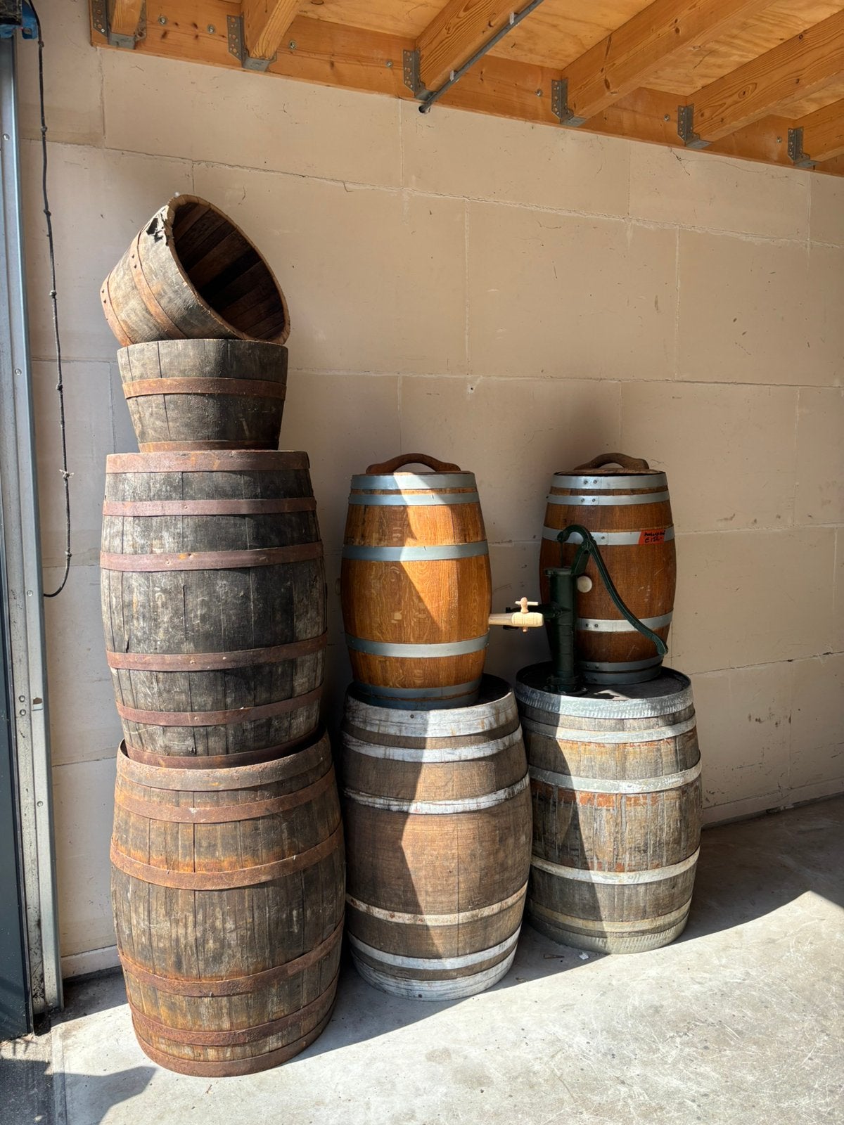 Wijnvaten/wyskavaten/ regenton te koop, Tuin en Terras, Ophalen, Gebruikt, 150 liter of meer, Poortingaverhuur@gmail.com