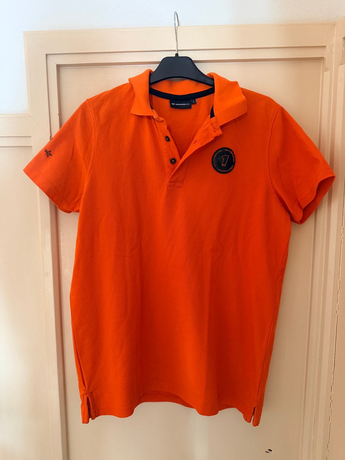 Max Verstappen Polo - Still Number One (Oranje) - Maat L, Ophalen, Zo goed als nieuw, Maat 52/54 (L), Oranje