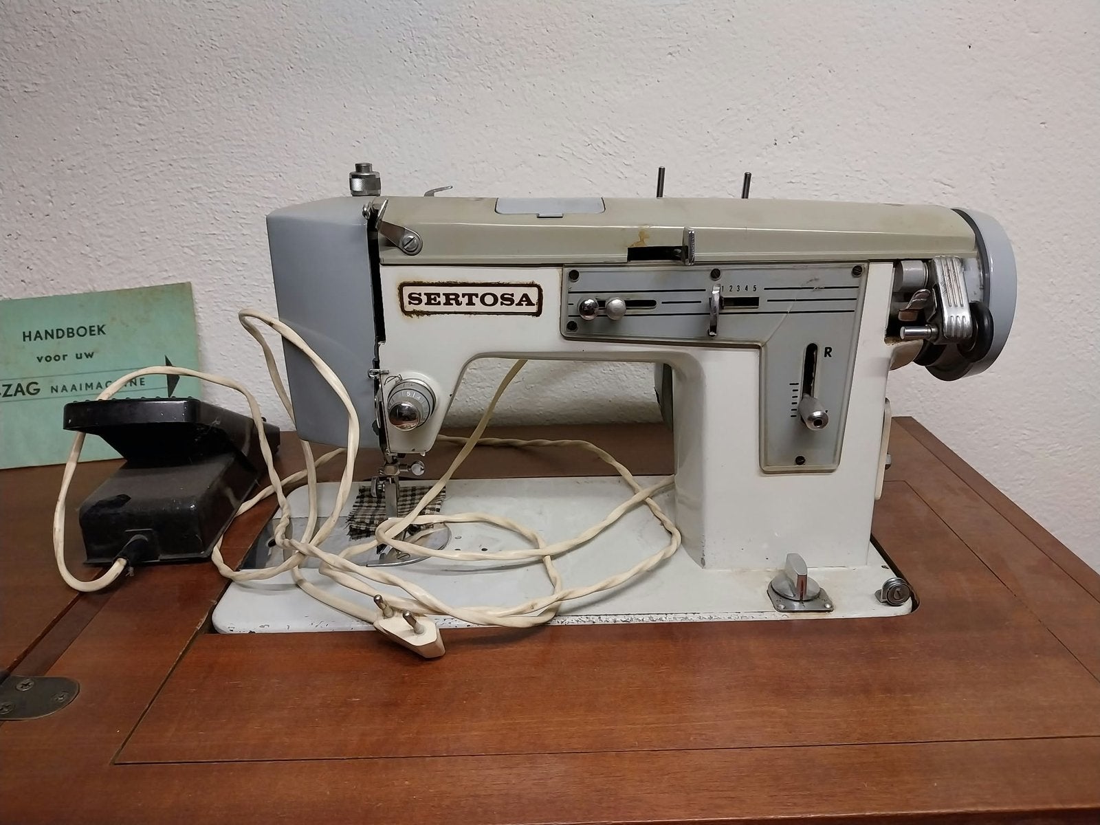 Vintage naaimachine kastje, Antiek en Kunst, Ophalen