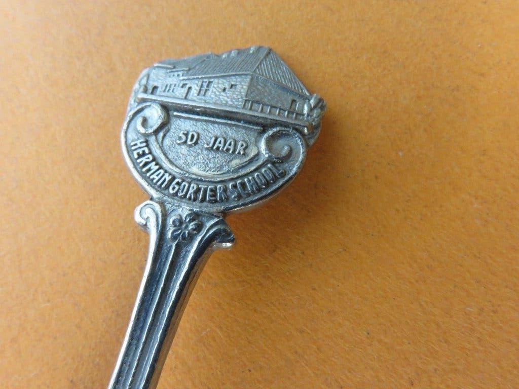 Herman Gorter school 50 jaar. lepeltje, Verzenden
