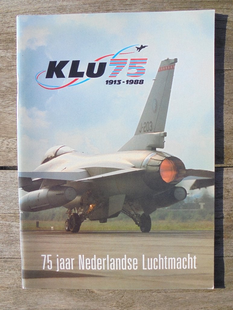 Herdenkingsboek KLU 75 jaar Nederlandse Luchtmacht 1913-1988, Ophalen of Verzenden, Luchtmacht, Nederland, Boek of Tijdschrift