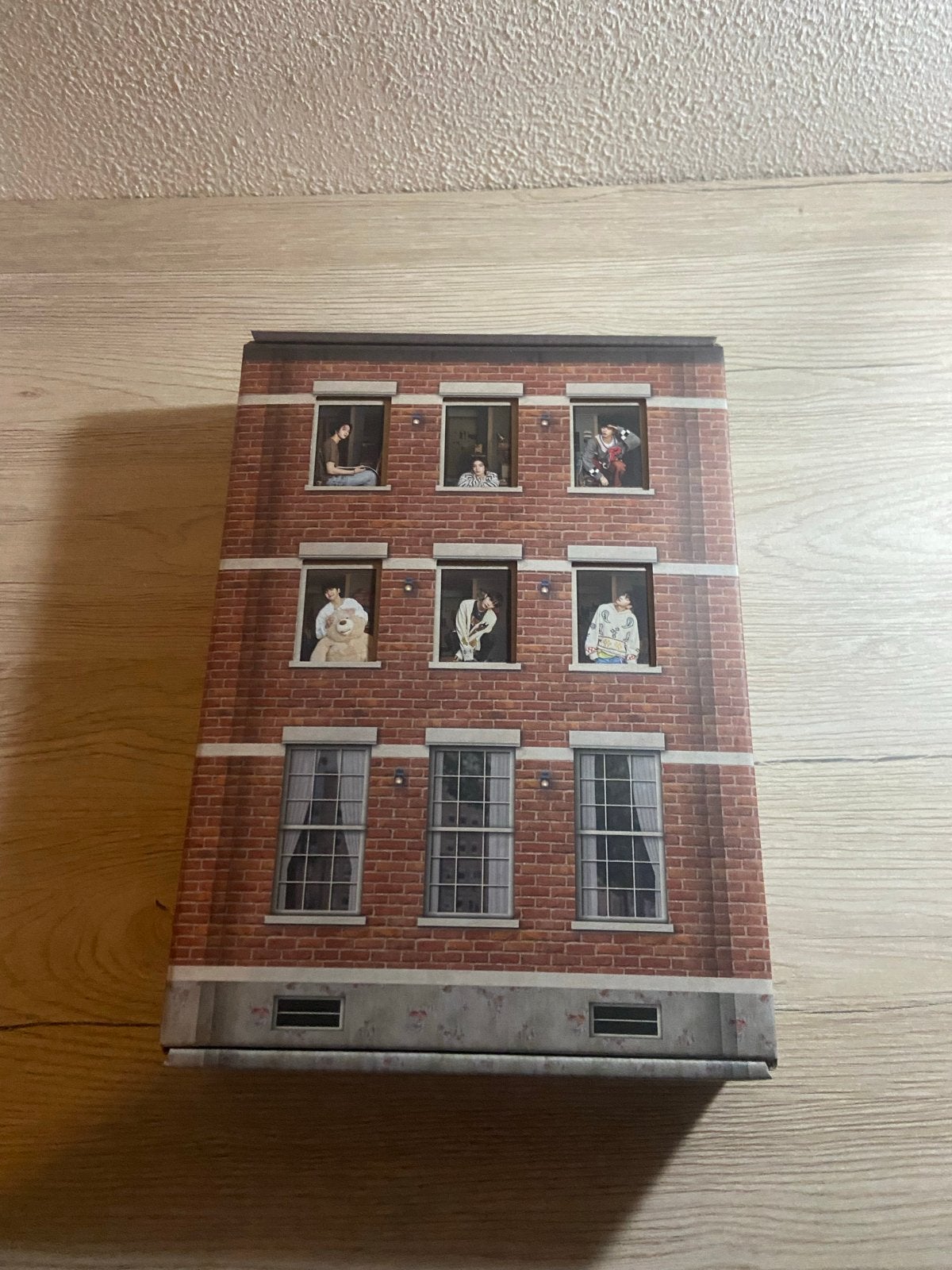 BOYNEXTDOOR - WHO! 1st Single Album, Ophalen of Verzenden, Zo goed als nieuw, Single, Inclusief boekje