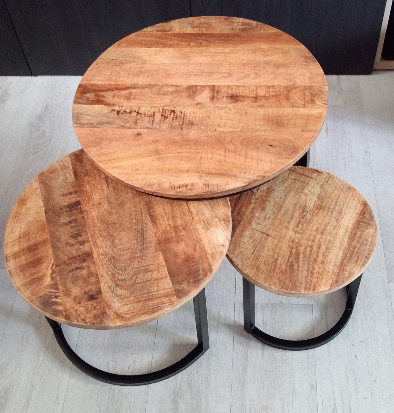 Set van 3 ronde salontafels, mangohout en zwart metaal, Huis en Inrichting, Tafels | Salontafels, Gebruikt, 50 tot 100 cm, Rond