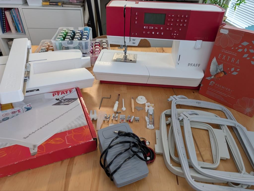 Pfaff Creative 1.5 Naai- & Borduurmachine + Extra's, Hobby en Vrije tijd, Naaimachines en Toebehoren, Ophalen