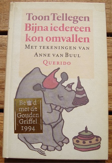 Bijna iedereen kon omvallen - Toon Tellegen - hc, Gelezen, Fictie algemeen, Ophalen of Verzenden, Toon Tellegen