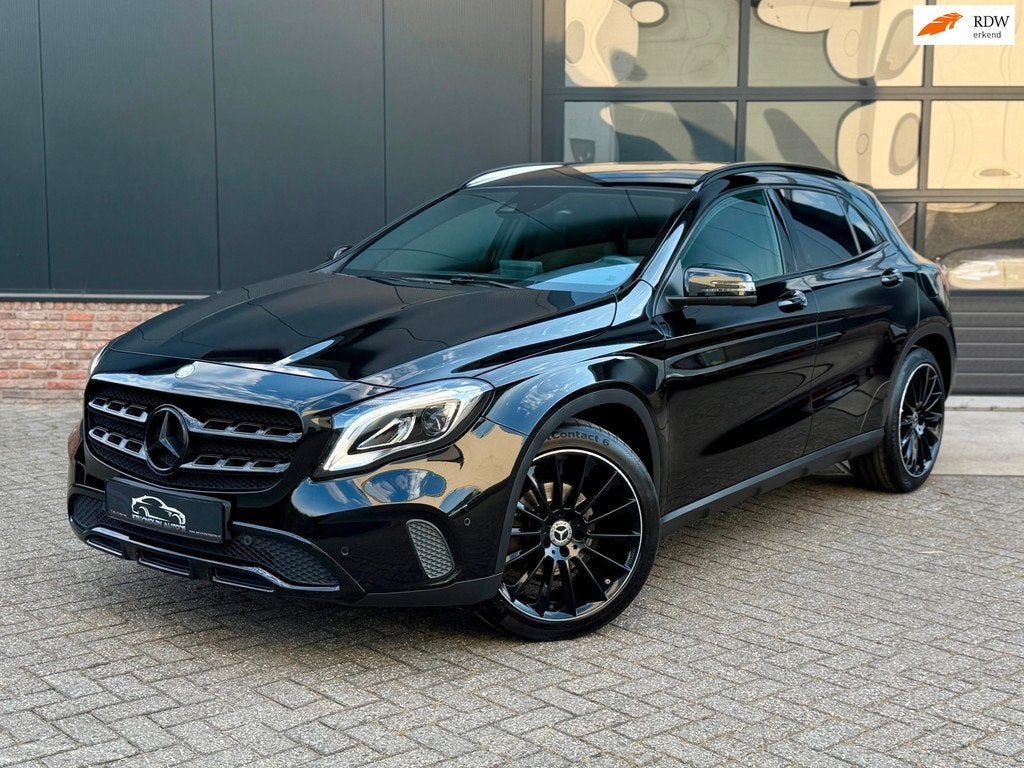Mercedes-Benz GLA-klasse 180 Premium Plus Night Pakket Facel, Auto's, Mercedes-Benz, Euro 6, 4 cilinders, 715 kg, 1335 kg