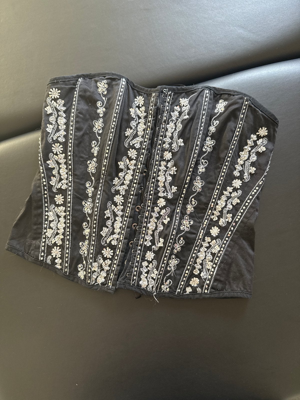 Zwart korset met borduursel - Skinwear, Ophalen of Verzenden, Zwart, Body of Korset