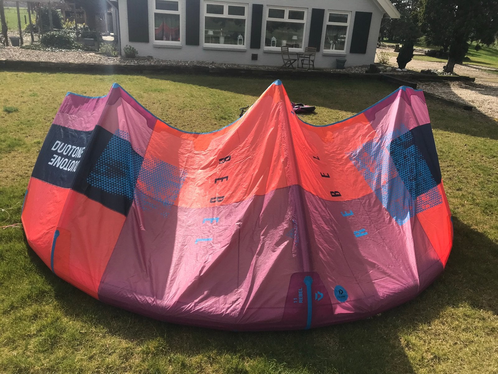 Duotone Rebel 11m 2019 met bar met custom lijnen 22m, Gebruikt, Bar, Geen board, 11 m²