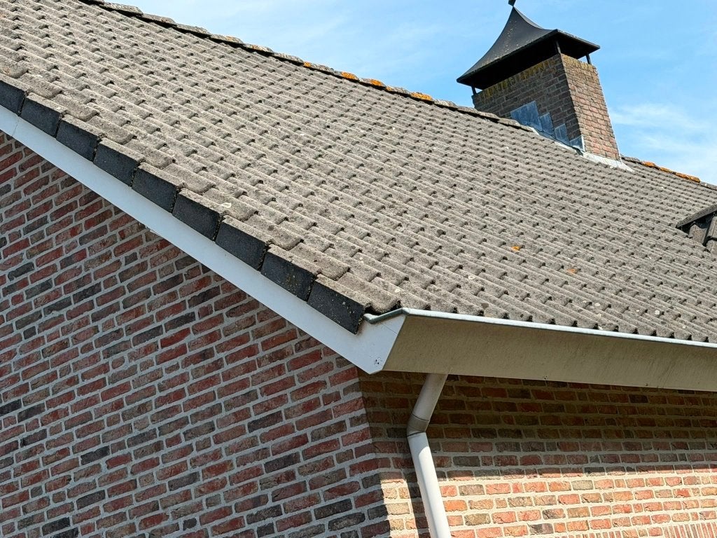 Dakpannen beton met nokvorsten en gevelpannen +/- 300 m2, Ophalen, Gebruikt, Steen of Klei, 15 m² of meer