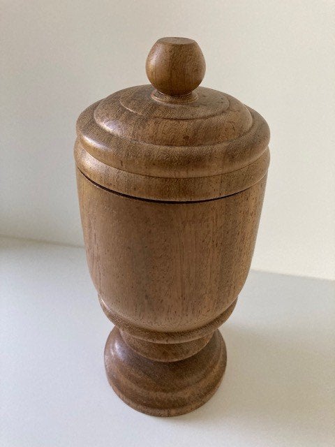 houten dekselpot / tabakspot op voet palmhout, Antiek en Kunst, Ophalen of Verzenden
