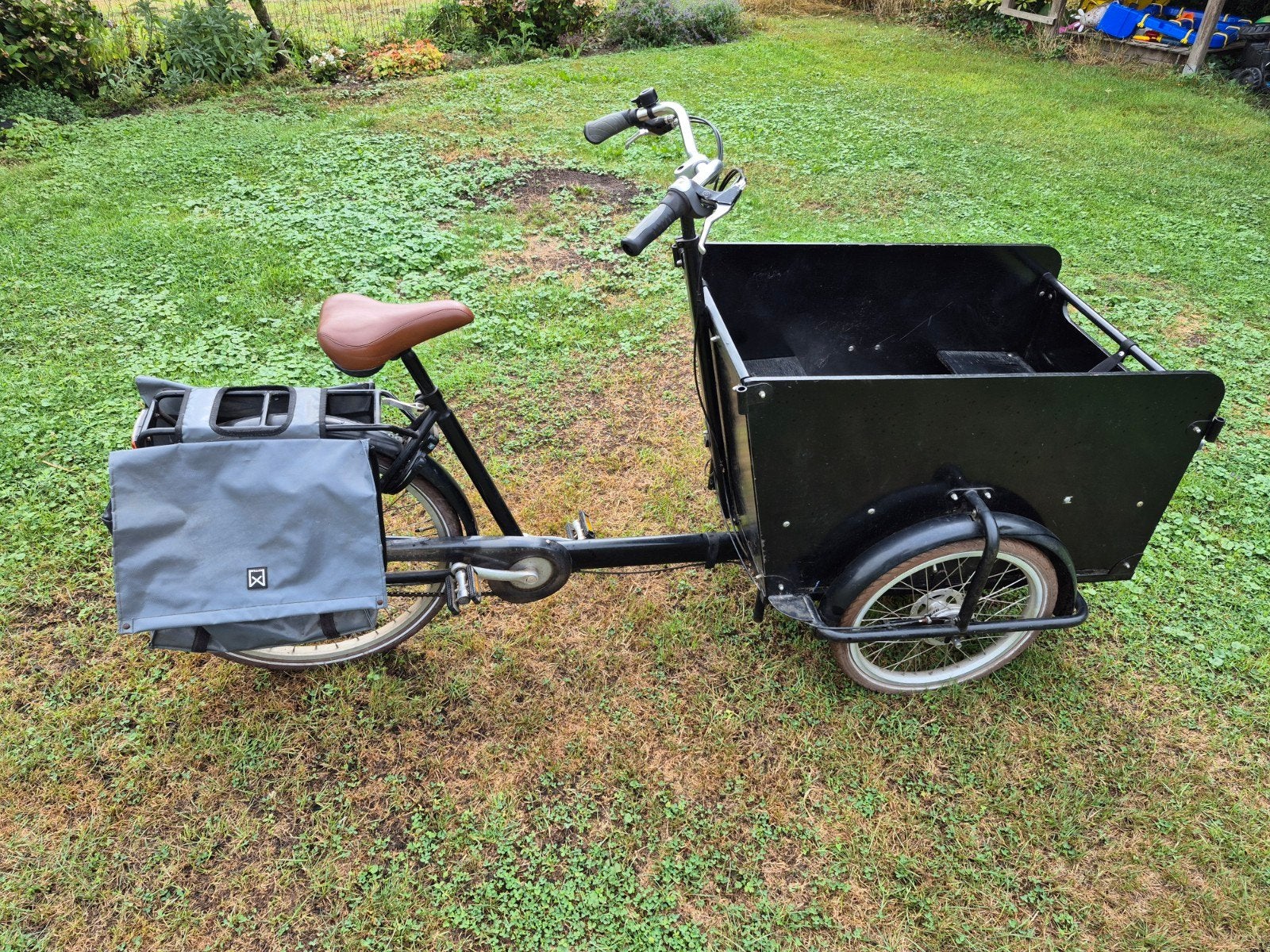 Stevige zwarte bakfiets, 4 kinderen of meer, Gebruikt, Trommelrem, Ophalen