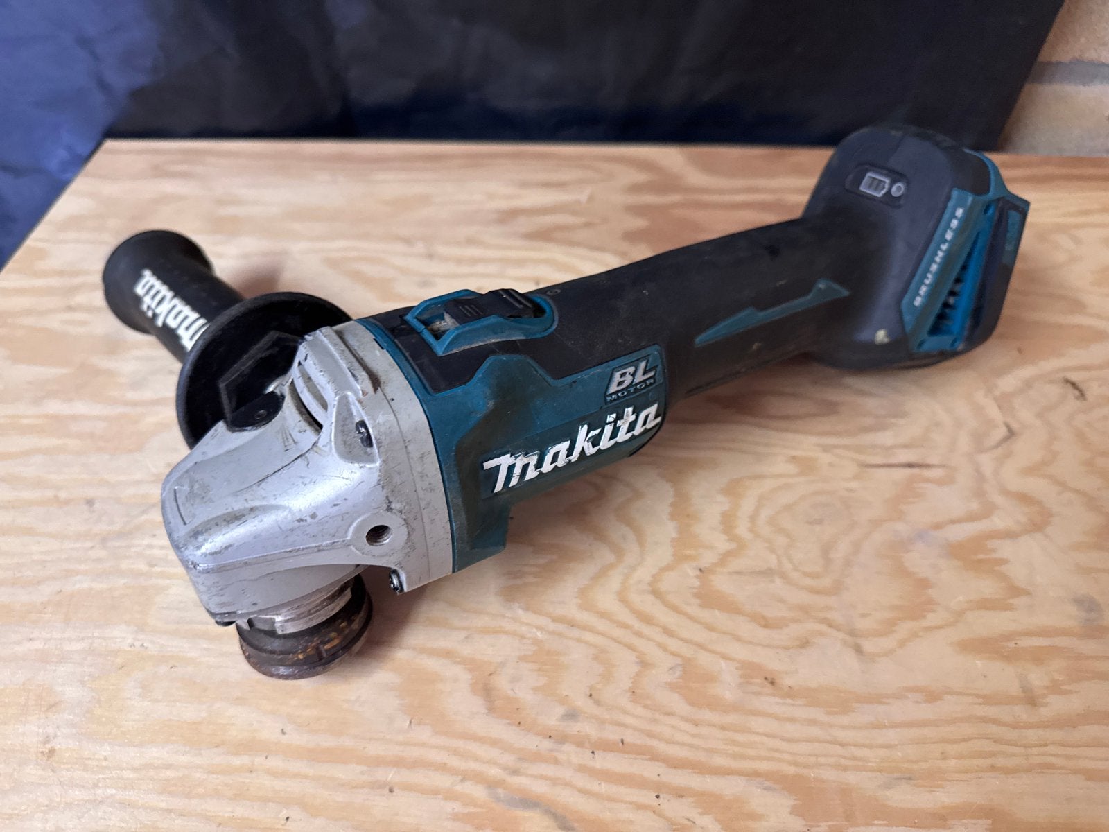 Makita dga504 haakse slijper 18v, Doe-het-zelf en Verbouw, Gereedschap | Slijpmachines, Ophalen of Verzenden, Zo goed als nieuw