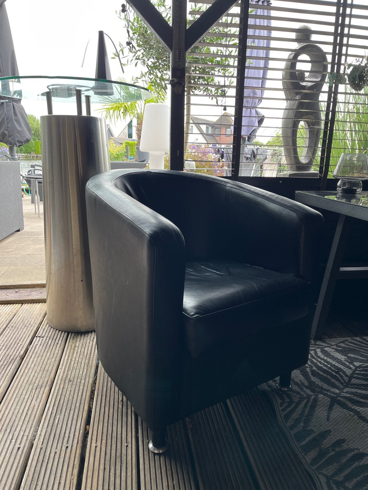 Zwarte leren fauteuil - Comfortabele kuipstoel, Huis en Inrichting, Fauteuils, Ophalen, Gebruikt, Leer, 75 tot 100 cm