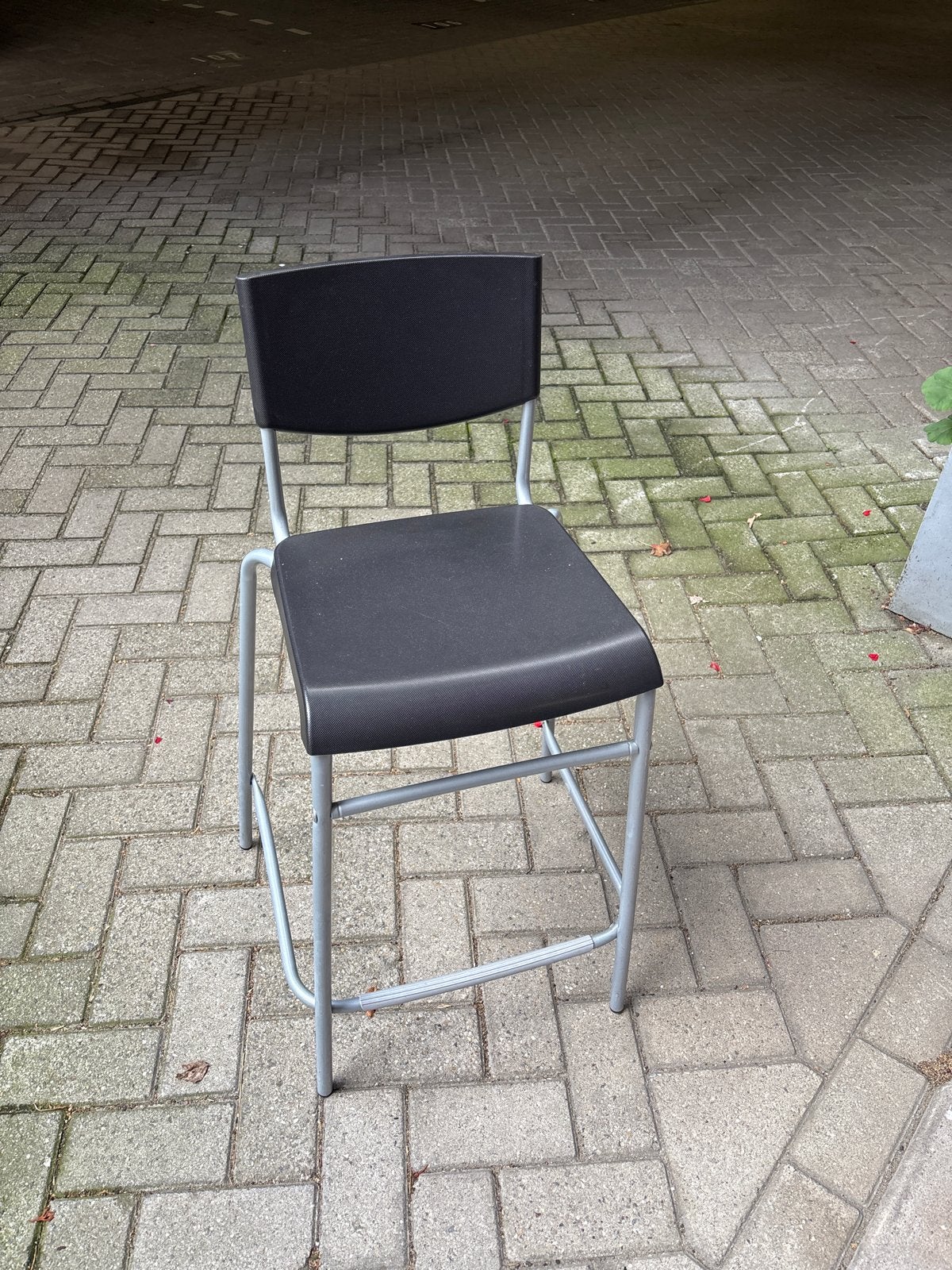 Zwarte barstoel STIG met metalen frame (IKEA), Huis en Inrichting, Ophalen, Kunststof, Gebruikt, Zwart