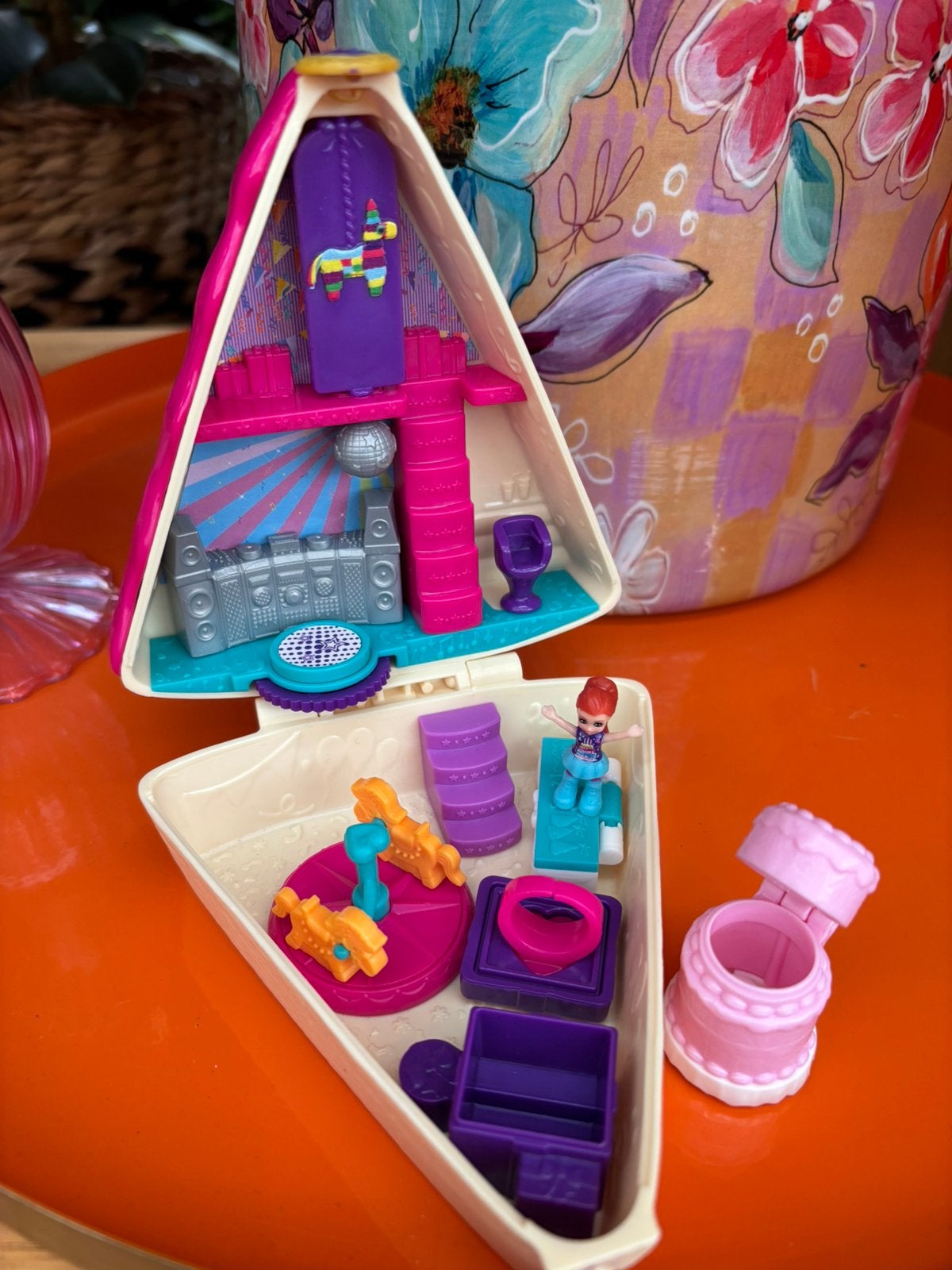 Pollly Pocket World verjaardagstaart uit 2018, Verzenden