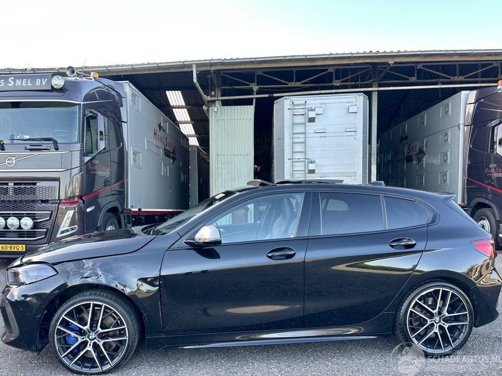 BMW 1-serie M135i xDrive 306pk aut + f1 High Exe M-Sport Per, Auto diversen, Automaat, 1998 cc, Zwart, Benzine