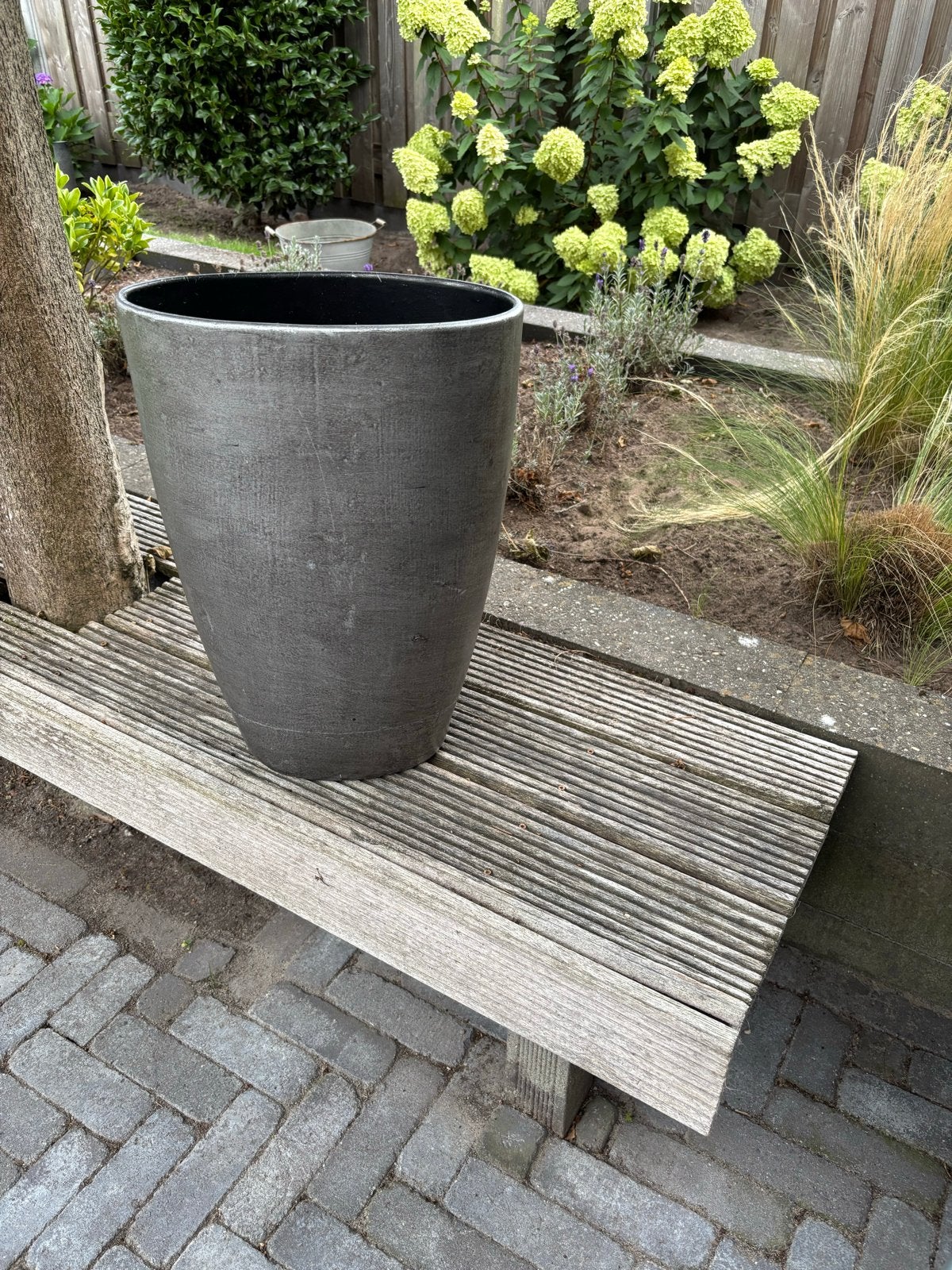 Grote grijze bloempot voor binnen of buiten, Steen, Gebruikt, Rond, Binnen
