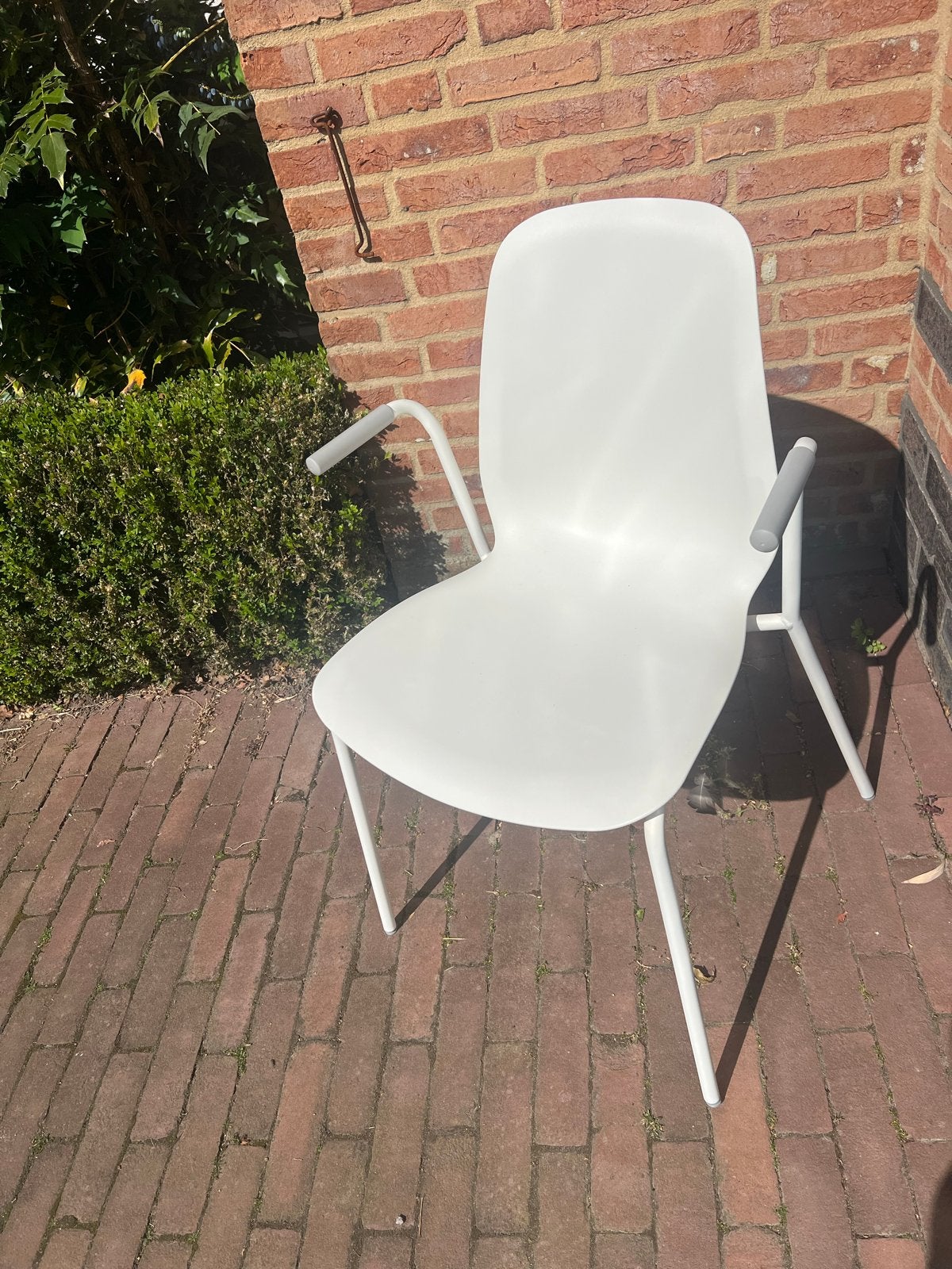 IKEA stoel wit met armleuningen, Ophalen, Kunststof, Gebruikt, Wit