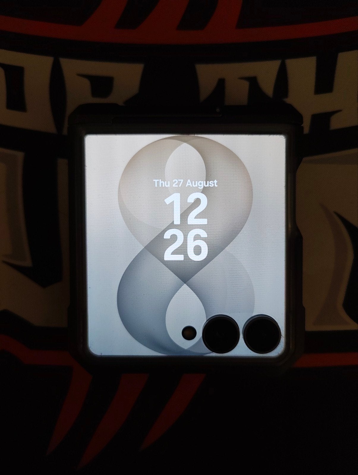 Samsung Galaxy Z Flip 8 met hoesje en lader