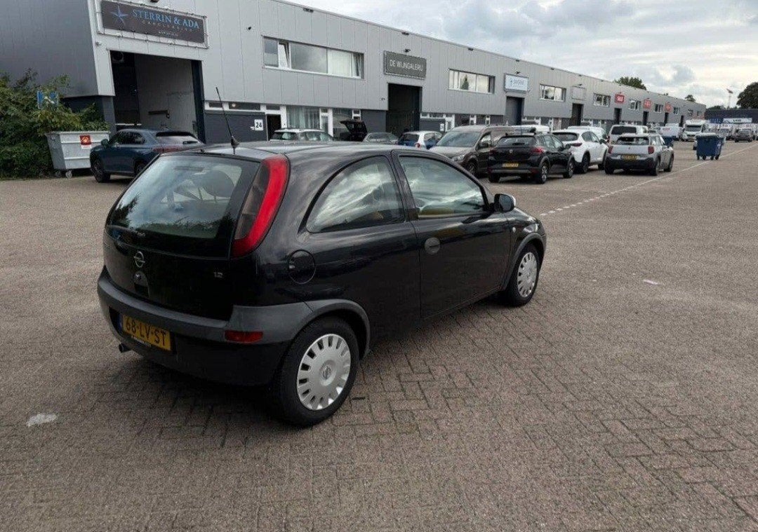 Foto 3 van Opel Corsa 1.2 16V Easytronic 2003 Zwart (zeer goede staat)