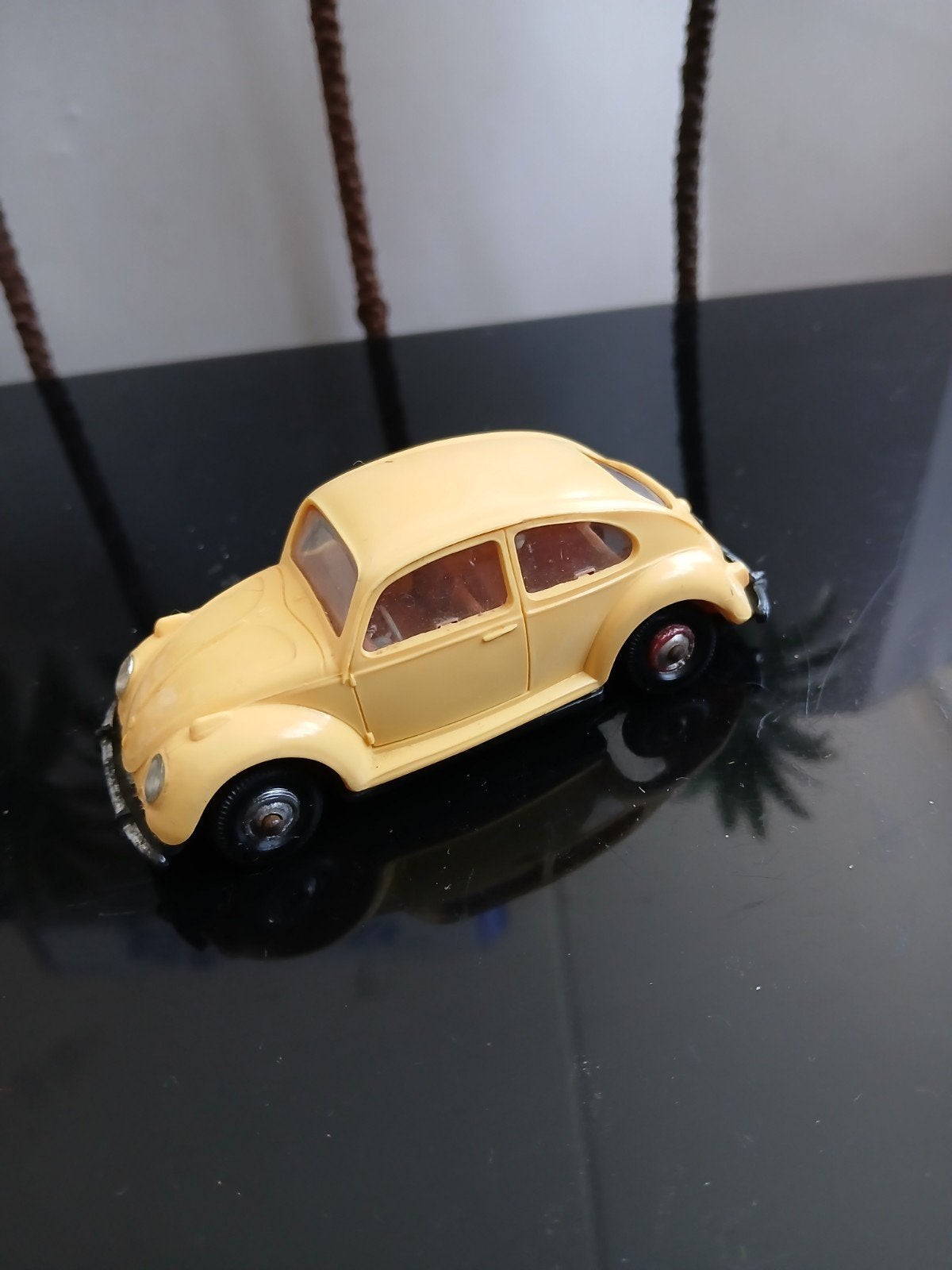 VW kever. Oude plastic Norev 62, Ophalen of Verzenden, Auto, Norev