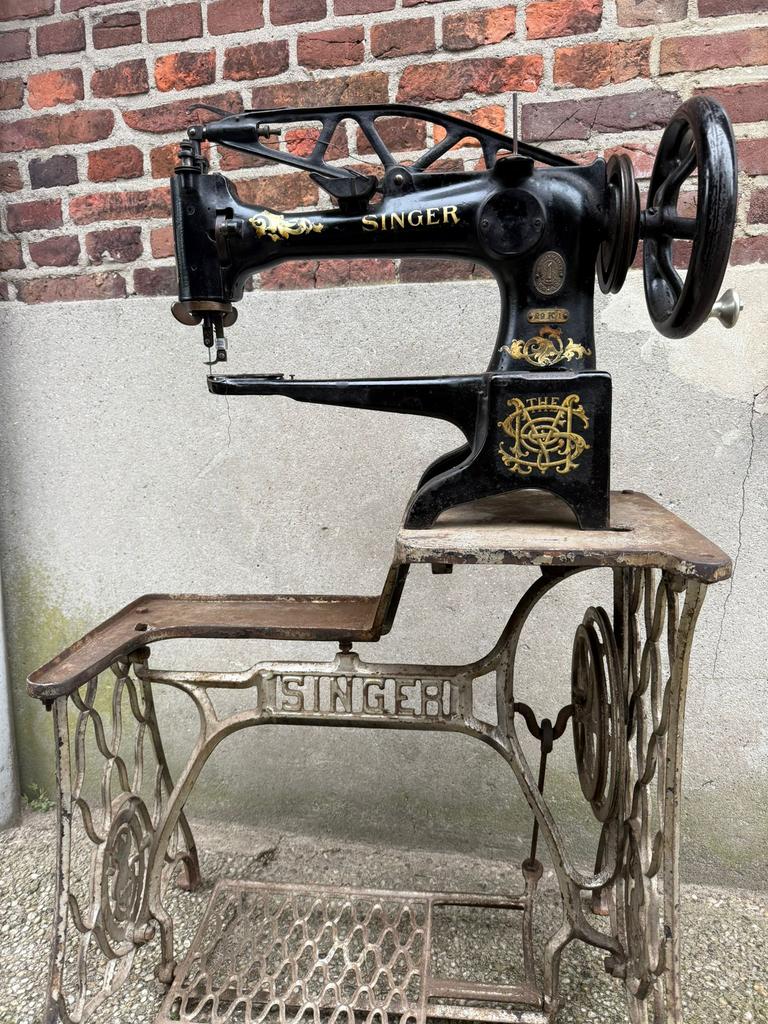 Singer lederstikmachine, Ophalen
