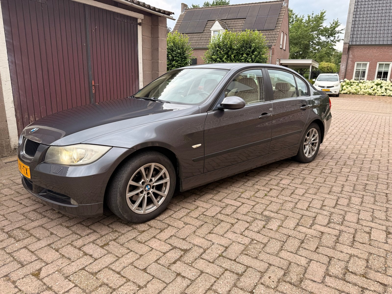 BMW 3-Serie 2.0 I 320 2007 Grijs, Auto's, 1995 cc, Beige, 4 cilinders, 75 €/maand