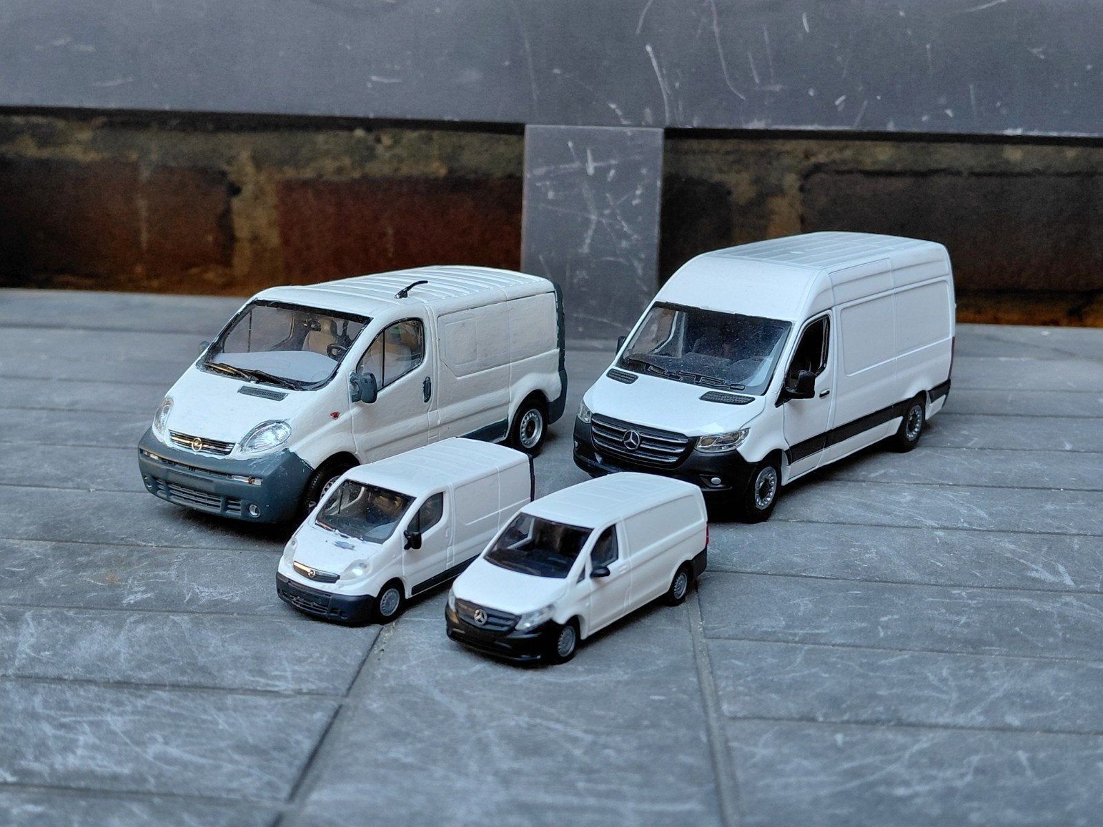 4x busjes Opel Vivaro, Mercedes Vito en Sprinter 1/43 + 1/87, Ophalen of Verzenden, Gebruikt, Auto, MiniChamps