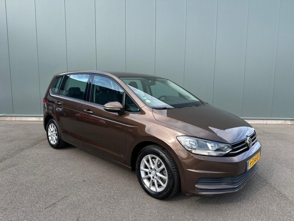 Volkswagen Touran 1.6 TDI SCR Comf Bns TREKHAAK | CRUISE CON, Auto's, Voorwielaandrijving, Euro 6, 4 cilinders, Bruin