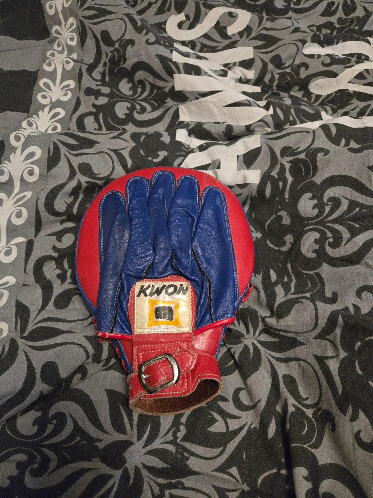 Kwon Vechtsport Focus Mitt (Rood/Blauw), Ophalen of Verzenden, Gebruikt, Overige, Vechtsportbescherming