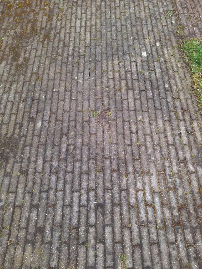 Gratis 70m2 bestrating waalformaat en 10m2 klinkers, Ophalen