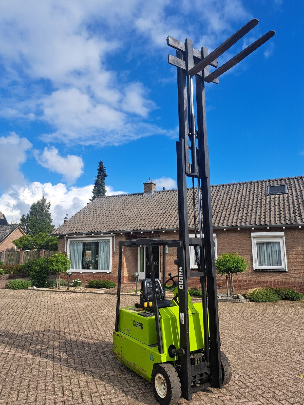 Clark Heftruck 1500KG weinig uren, Acculader, Freelift, 1000 tot 2000 kg, Ophalen, Elektrisch, Heftruck