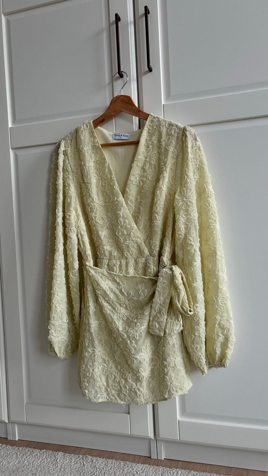 Olivia & Kate wikkeljurk met bloemenpatroon, Kleding | Dames, Maat 38/40 (M), Beige, Ophalen of Verzenden, Zo goed als nieuw