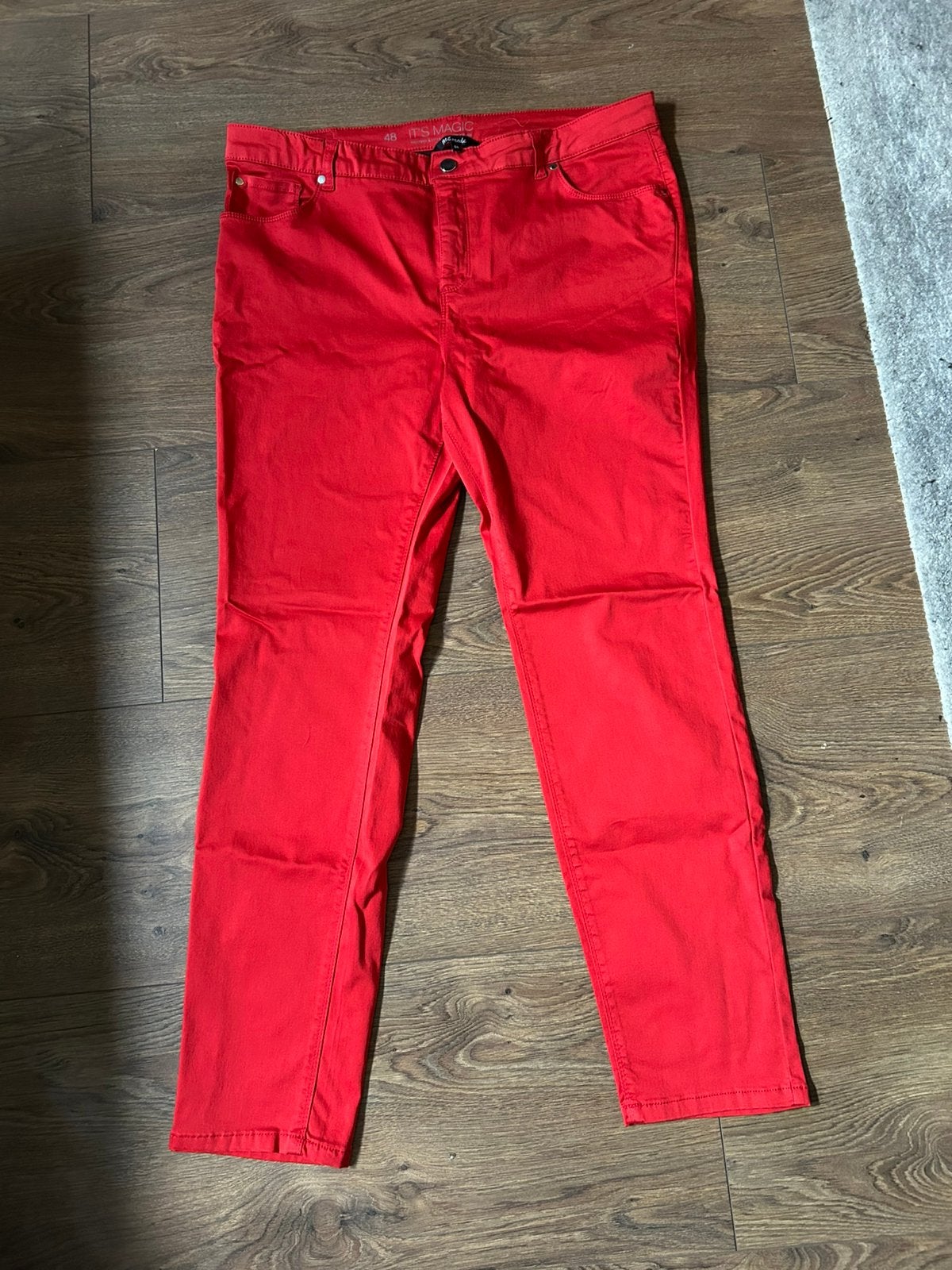 Rode broek m&s 48, Kleding | Dames, Maat 46/48 (XL) of groter, Ophalen of Verzenden, Lang, Gedragen